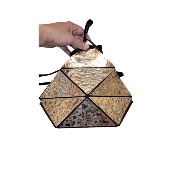 Geometric Metallic Patterned Tote Bag - Picture 8 of 9